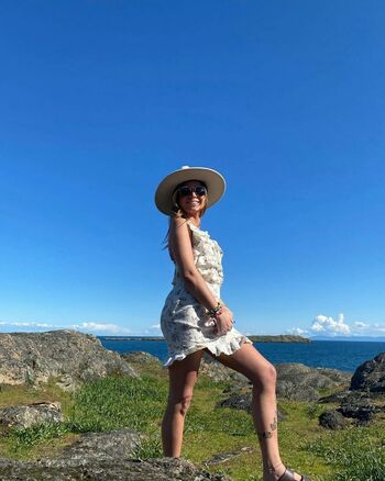 tropicalrosie