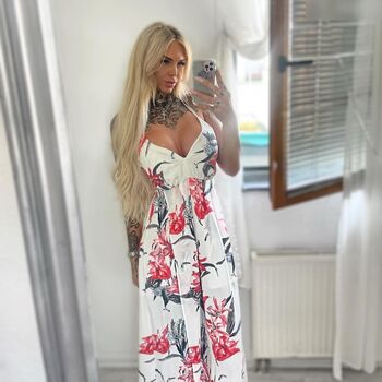 TS-MiaDeluxxe Transgirl