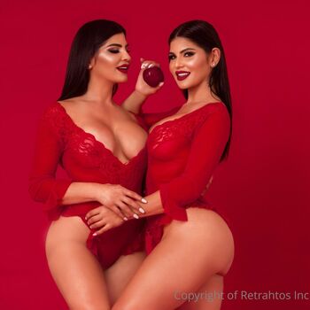 Twins Mailyn & Mailen Fernandez