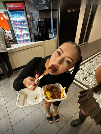 Tyla urgirltylaxx