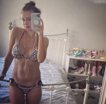 Una Healy
