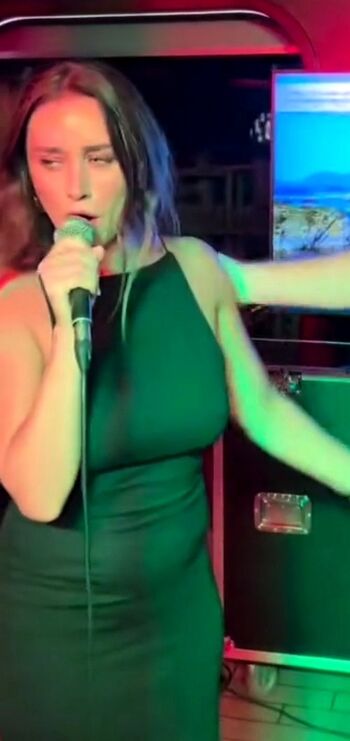 Una Healy