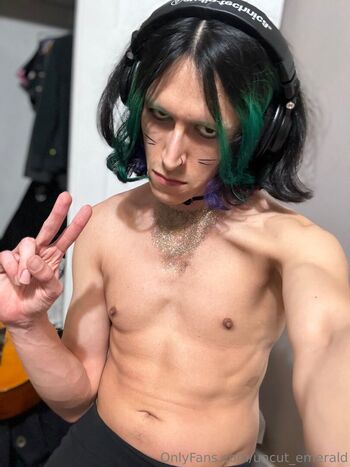 uncut_emerald