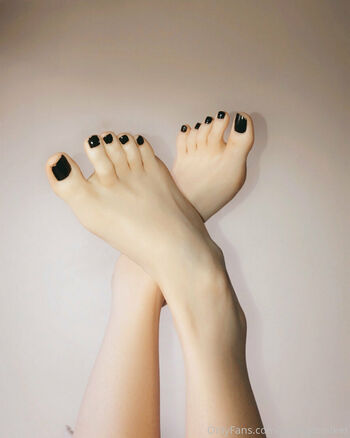 unigirlfeet