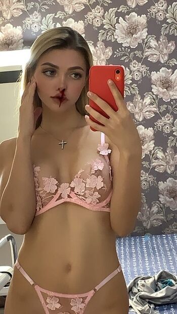Vellari_feet