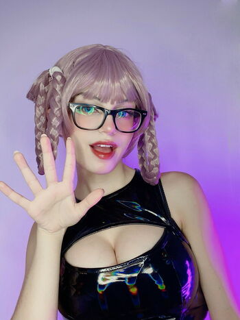 waify_waifu