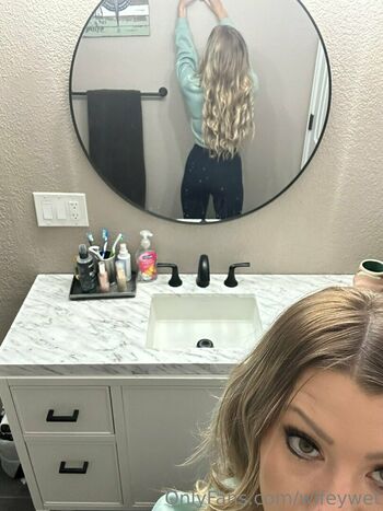 wifeywet