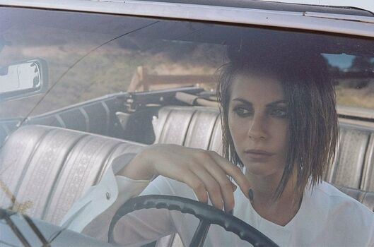 Willa Holland