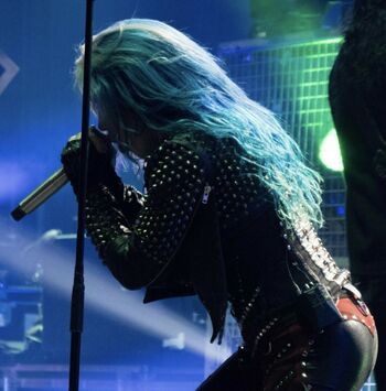 WomenMetal