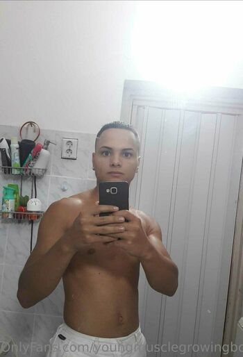 youngmusclegrowingboy