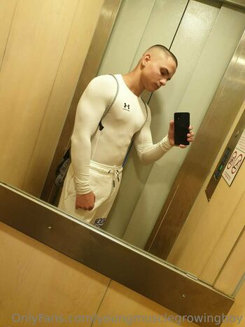 youngmusclegrowingboy
