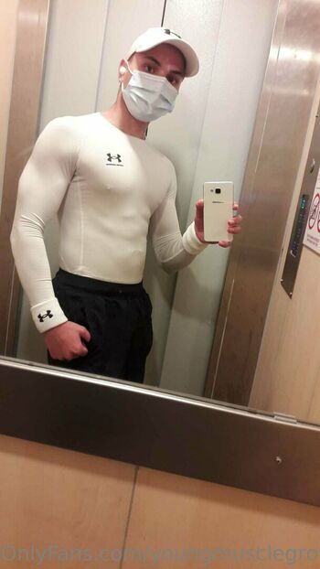 youngmusclegrowingboy