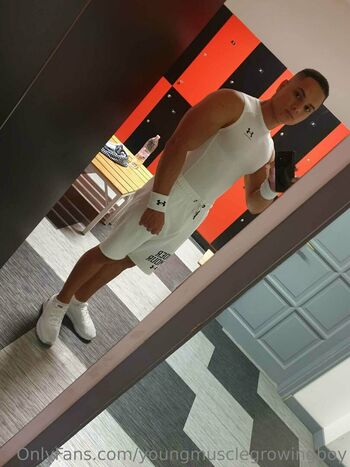 youngmusclegrowingboy