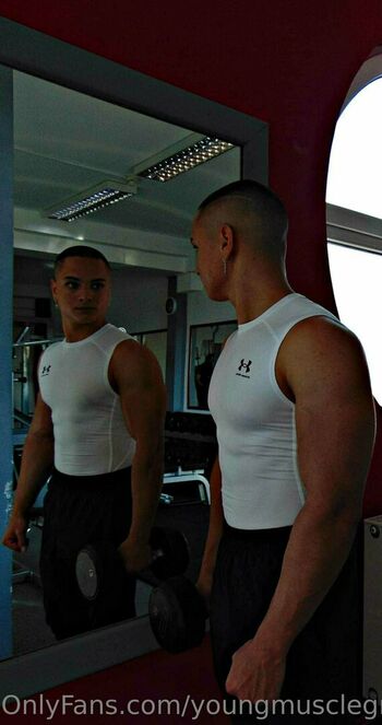 youngmusclegrowingboy
