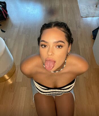 your_tiny_zoey