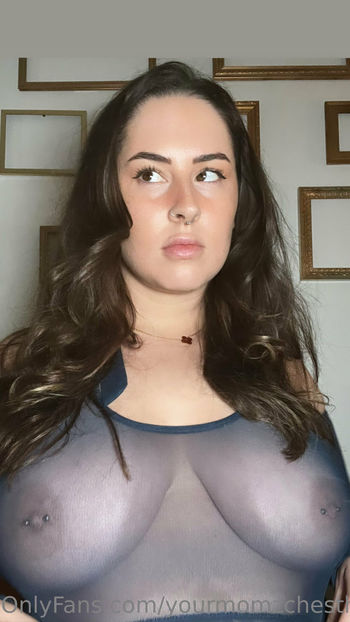 yourmomzchesthair