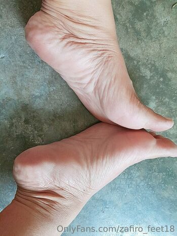 zafiro_feet18