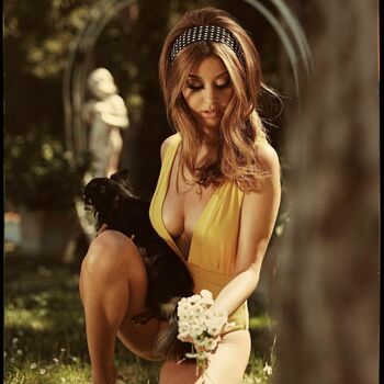 Zahia Dehar