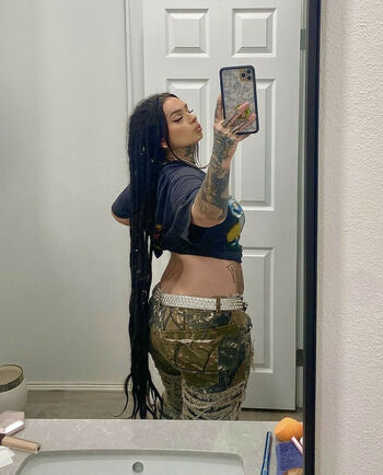 Zhavia