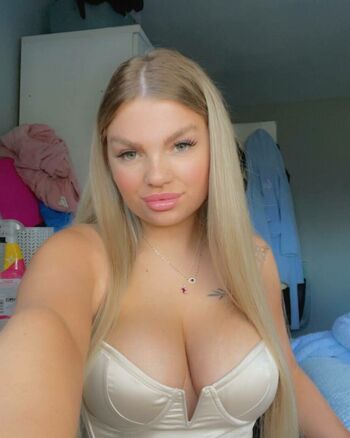 Zoe_ellerington