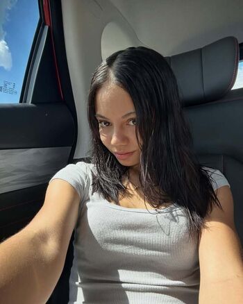Zoe Manoek