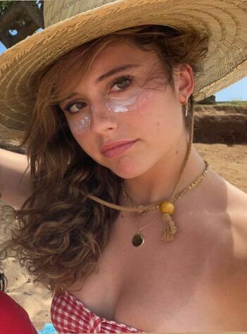 Zoe Simmons