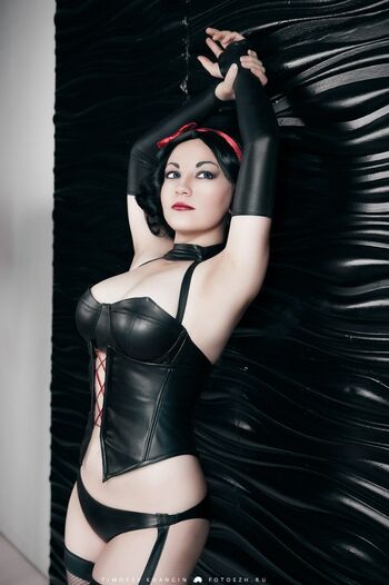 Zoe Volf Cosplay