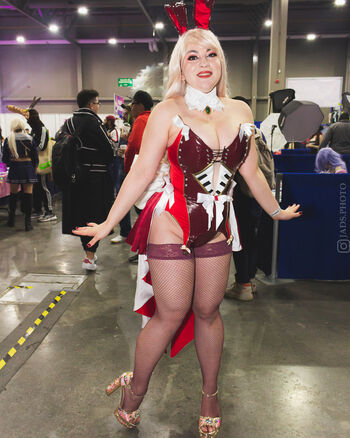 Zoe Volf Cosplay