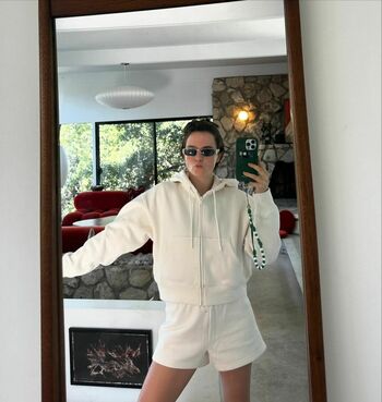 Zoey Deutch
