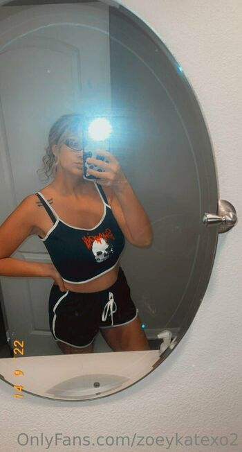 zoeykatexo2