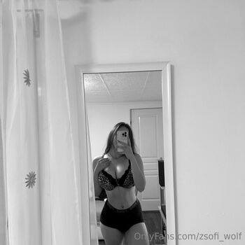 Zsofi Farkas, Zsofi Wolf