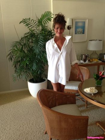 Nikki Cox