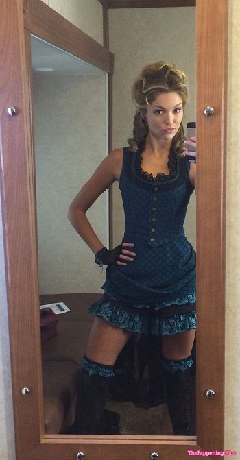 Lili Simmons