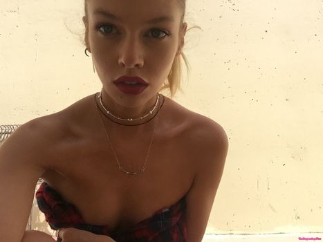 Stella Maxwell